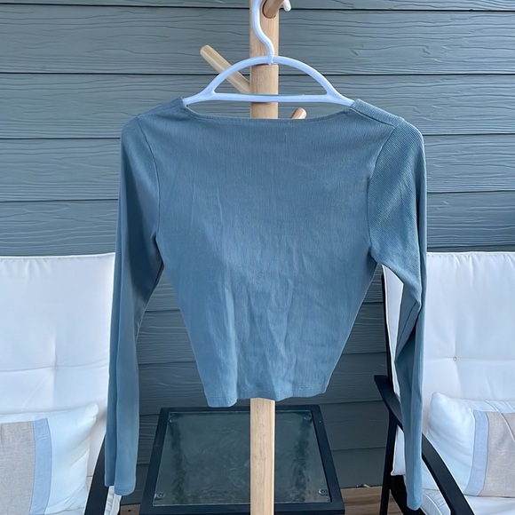 Abercrombie & Fitch Cropped Long Sleeve (Size: Small) - Picture 5 of 5